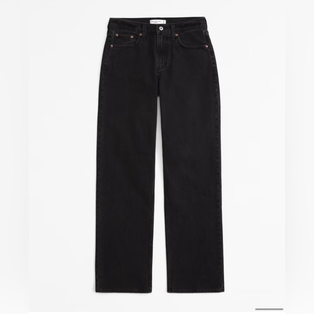 Abercrombie & Fitch
Low Rise Baggy Jean
Size 29 Short
BNWT